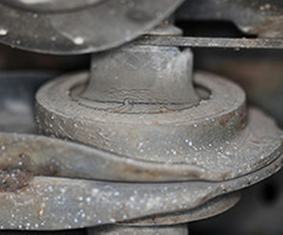 多孔橡胶轴承可导致较差的阻尼性能和悬架噪 声。
