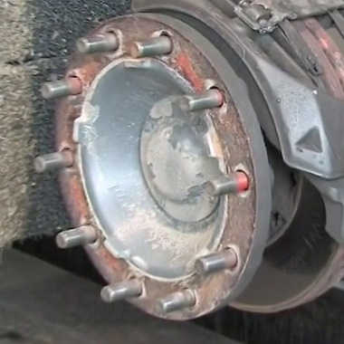 Замена тормозного суппорта дискового тормоза на грузовом автомобиле