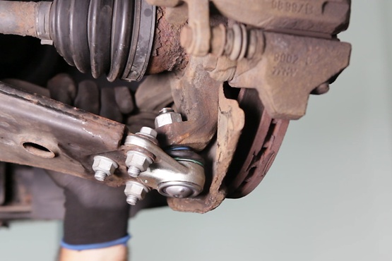 Tightening the compression ball joint