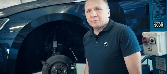 Michał Glazewski inspecting a brake disk