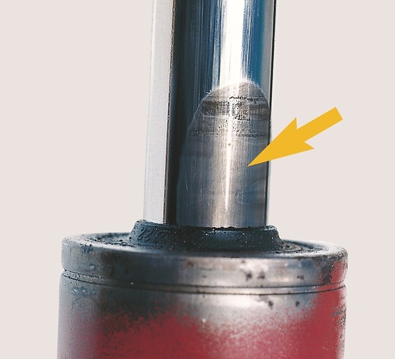 Chrome coating on piston rod worn out 