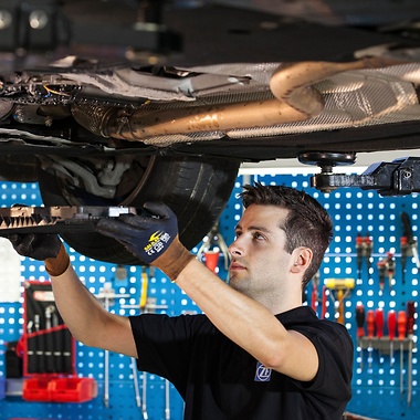 How to change the transmission oil on a passenger car