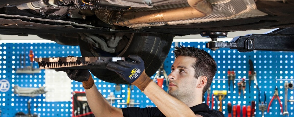 How to change the transmission oil on a passenger car