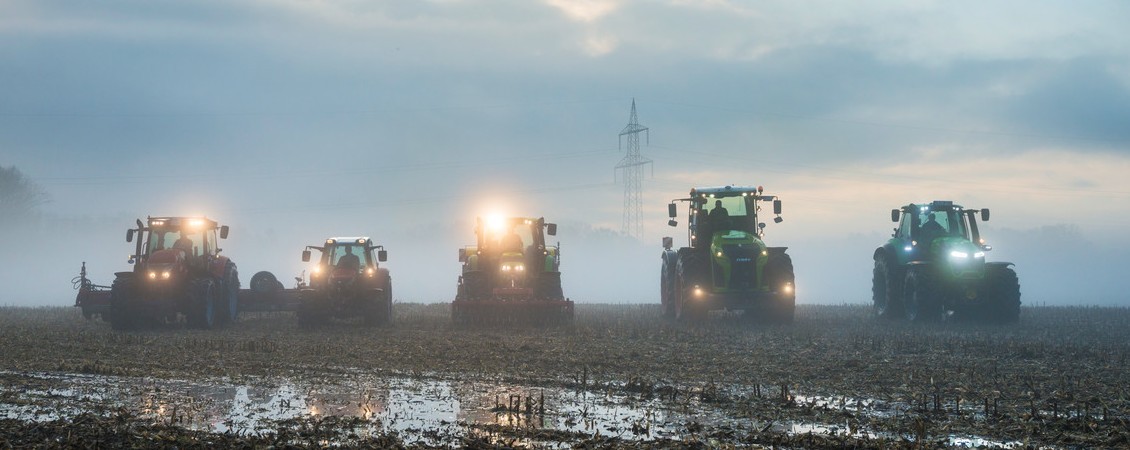 Traktory na polu